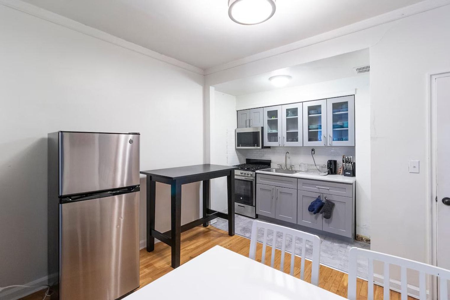 Building Photo - 340 E 80th St