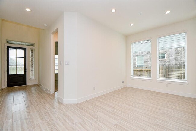 Building Photo - 7319 Bayberry Crescent Ln