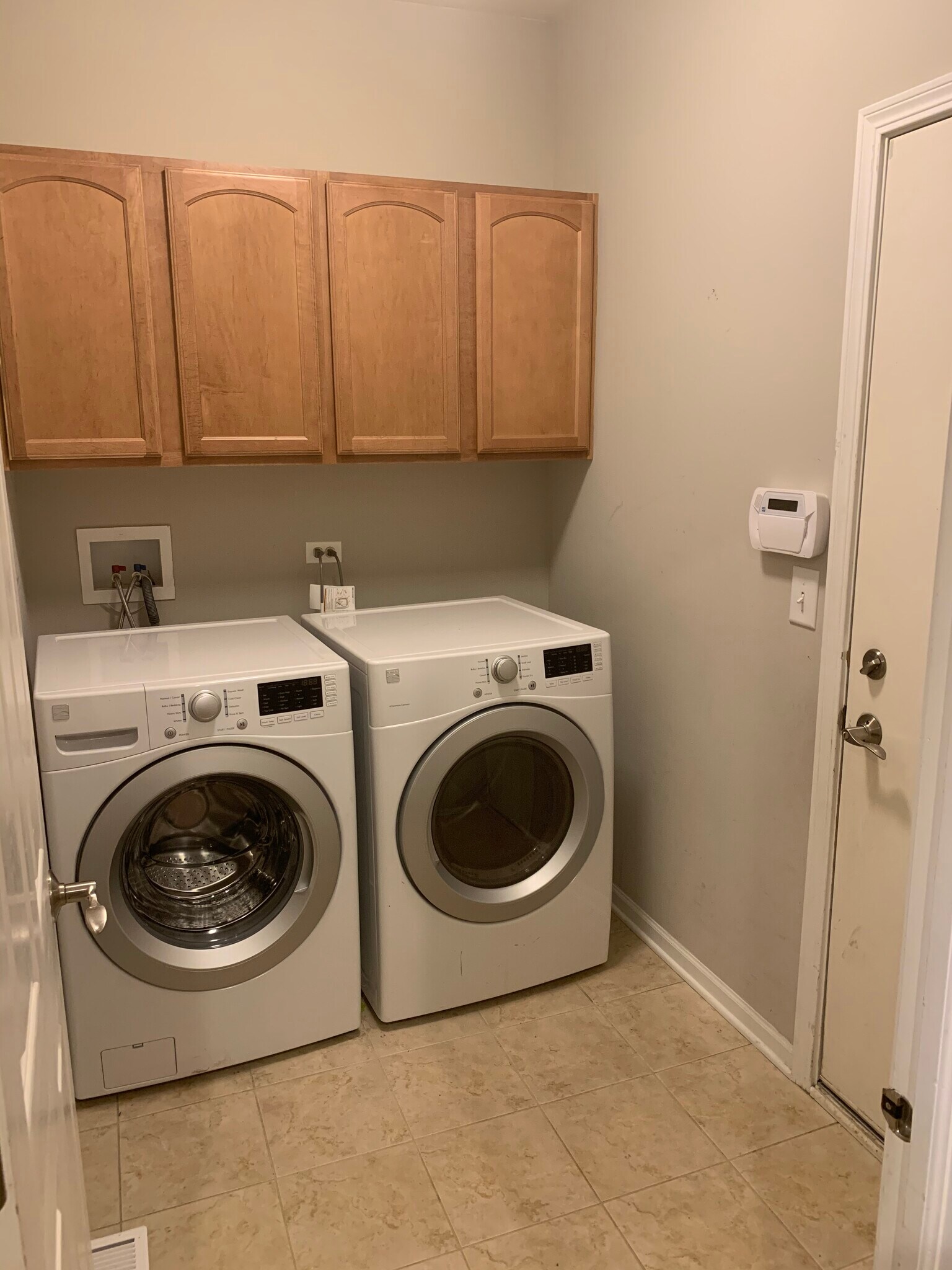 Laundry/Mudd Room off garage - 281 Hickory Lane