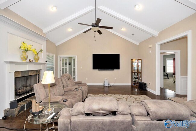 Building Photo - 216 SW Winterbranch Rd