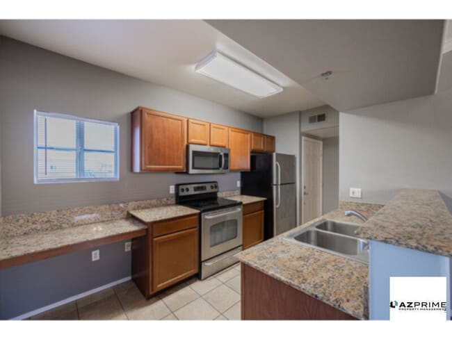 Building Photo - $1895 OFF FIRST MONTH'S RENT MOVE IN SPECI...