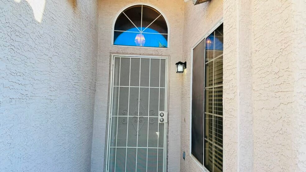 Building Photo - 4826 W Ponderosa Ln