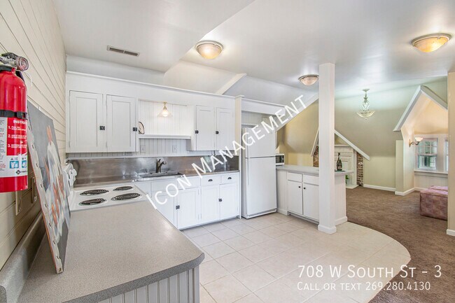 Building Photo - 708 W South St