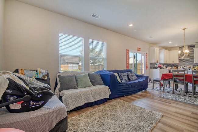 Building Photo - Spacious Moncks Corner Home