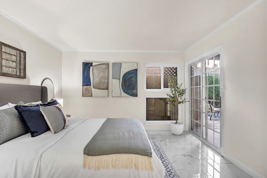 Master Bedroom - 2600 Torrey Pines Rd