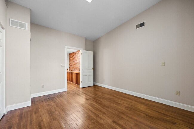 Building Photo - 1516 N Clayton St