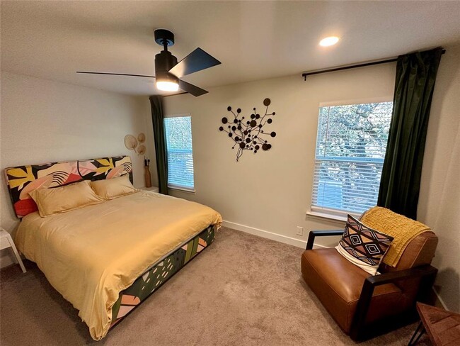 Building Photo - 1308 Matthews Ln