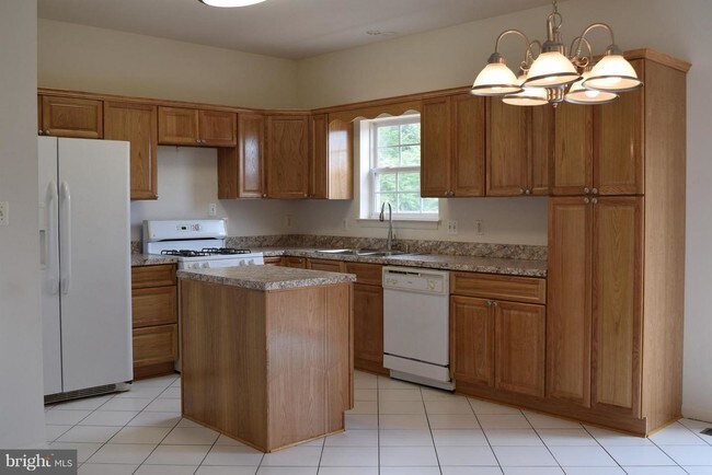 Building Photo - 45006 University Dr