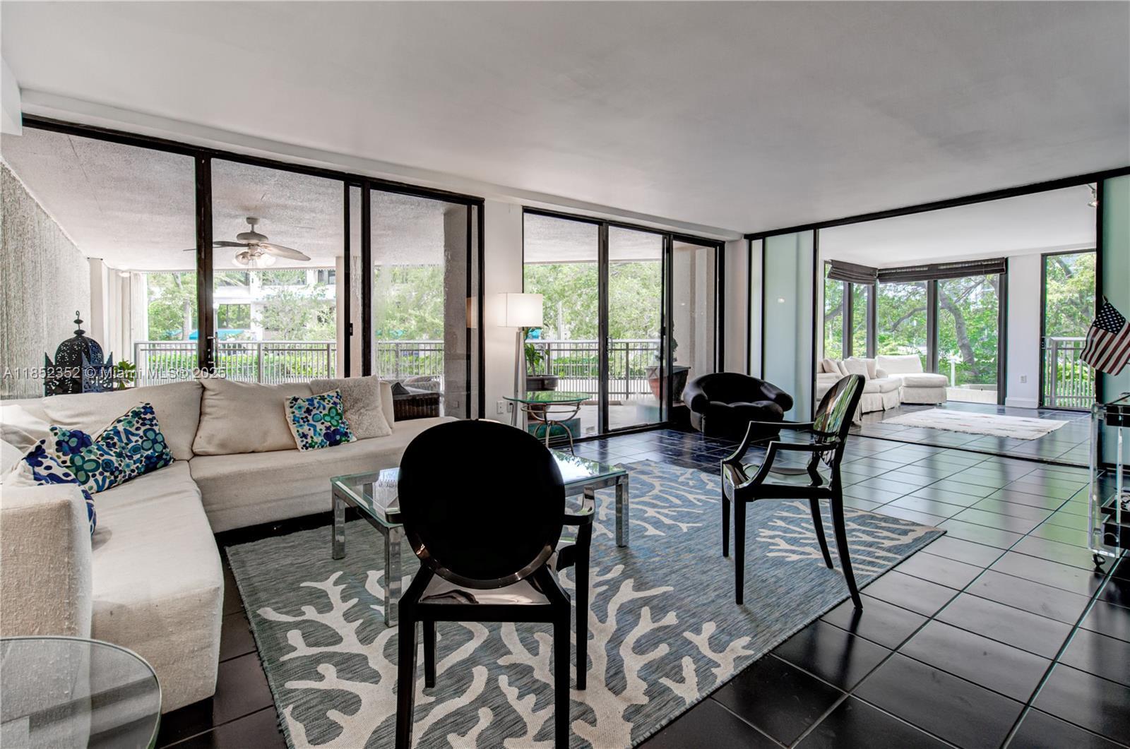 Building Photo - 2901 S Bayshore Dr