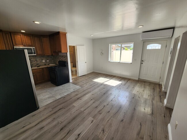 Building Photo - 13583 Correnti St