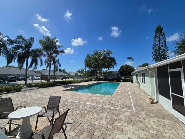 Building Photo - 1530 Royal Forest Ct