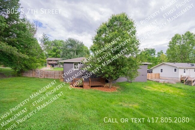 Building Photo - 805 S 7th St