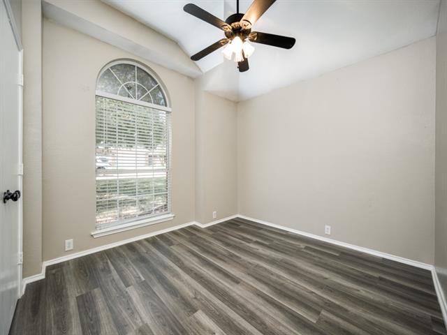 Building Photo - 734 Winding Oak Bend