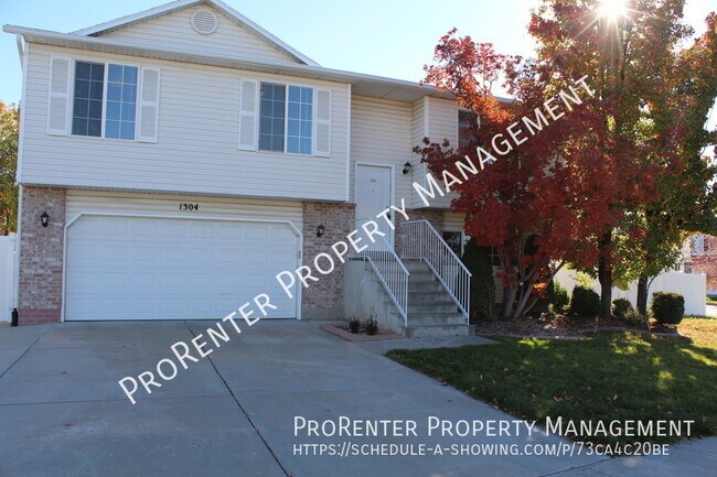 Primary Photo - Charming 4 Bed, 2 Bath Layton Home