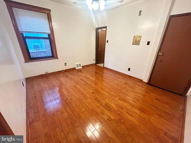 Building Photo - 148 N 21st St