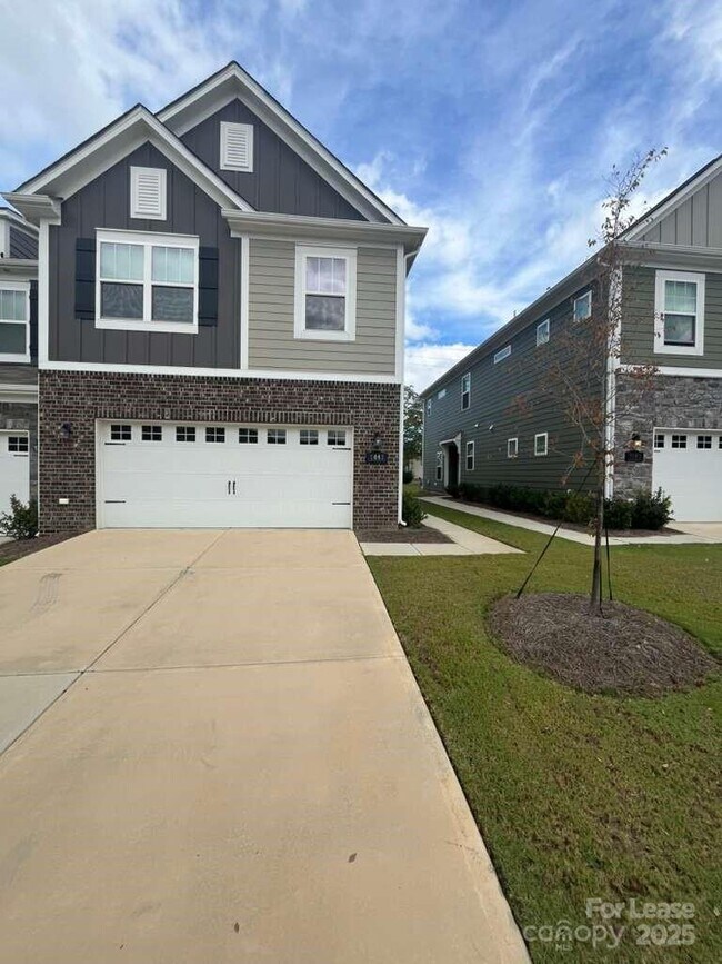 Building Photo - 6043 Rizer Dr
