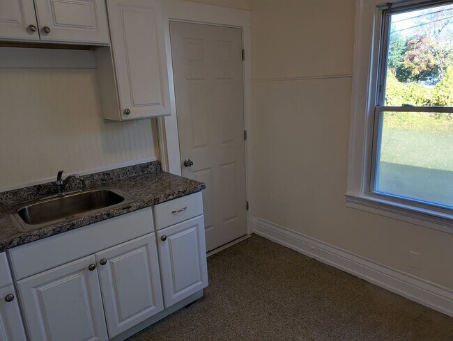 Building Photo - 114-116 Depew St