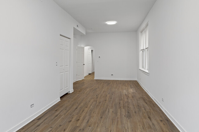 Building Photo - 1349 W Taylor St