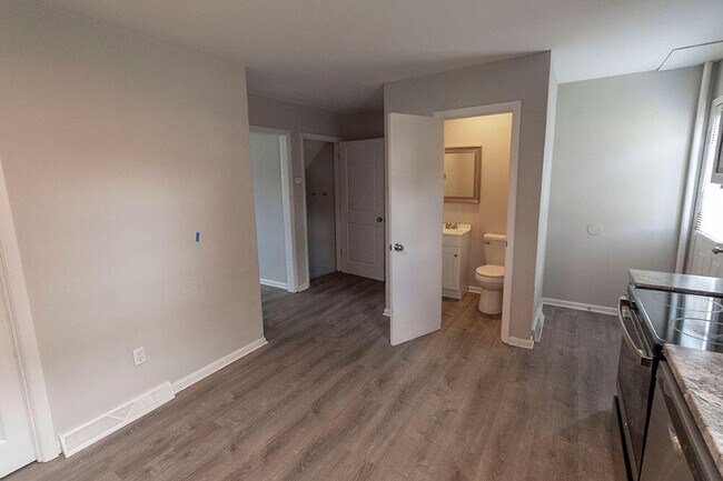 Building Photo - 1219 Player Pl