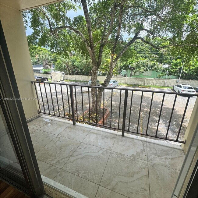 Building Photo - 12035 NE 2nd Ave