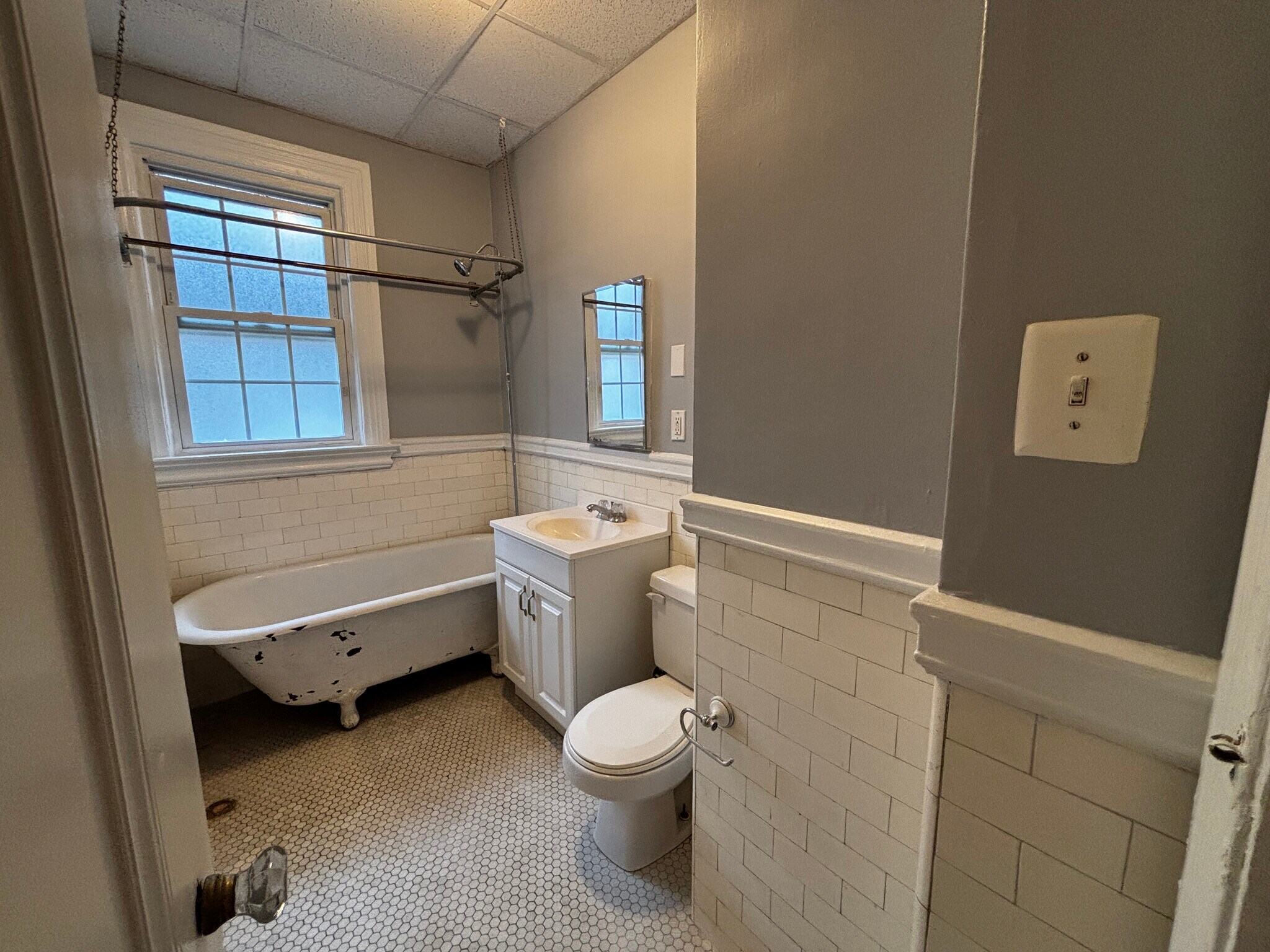 Building Photo - 18 Glenville Ave