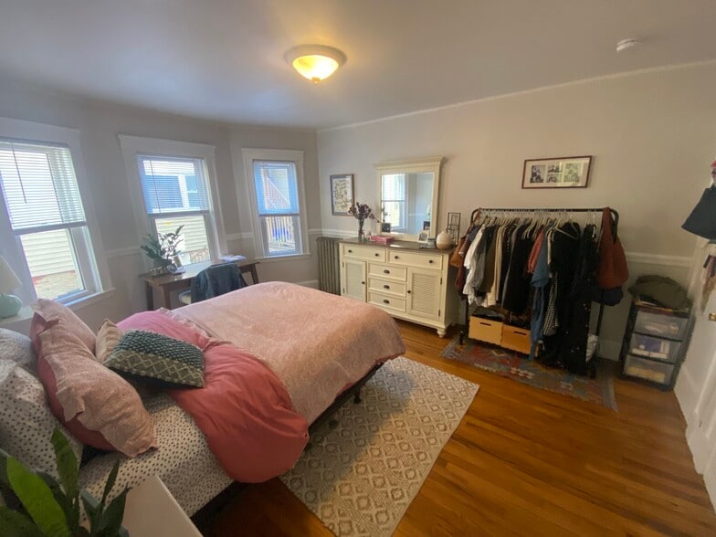 Building Photo - 15 Bolton St