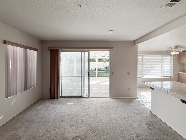Building Photo - 40041 Zamura Ct