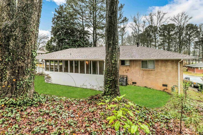 Building Photo - 2537 Bonnybrook Dr SW