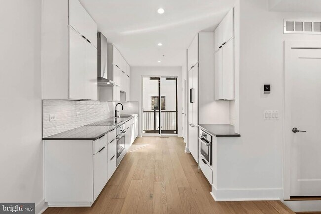 Building Photo - 2607 1st St NW