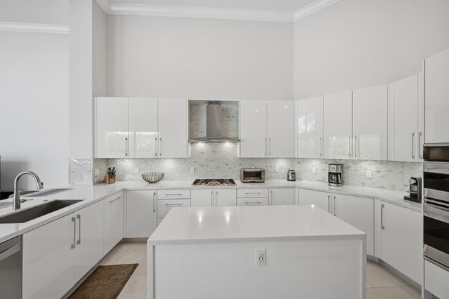 Building Photo - 5006 NW 24th Cir