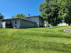 Building Photo - 1193 Town House Cir