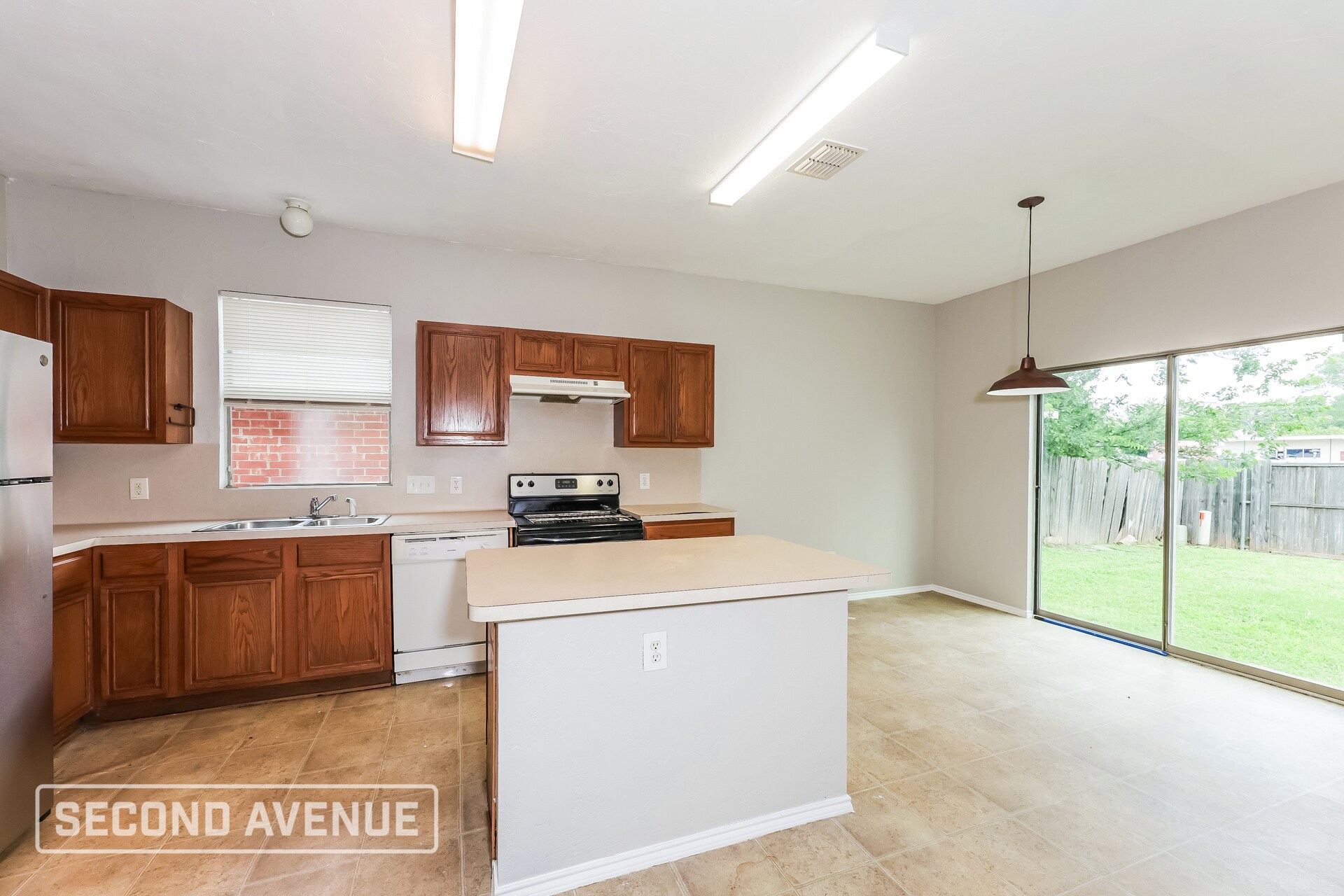 Building Photo - 6152 River Pointe Dr
