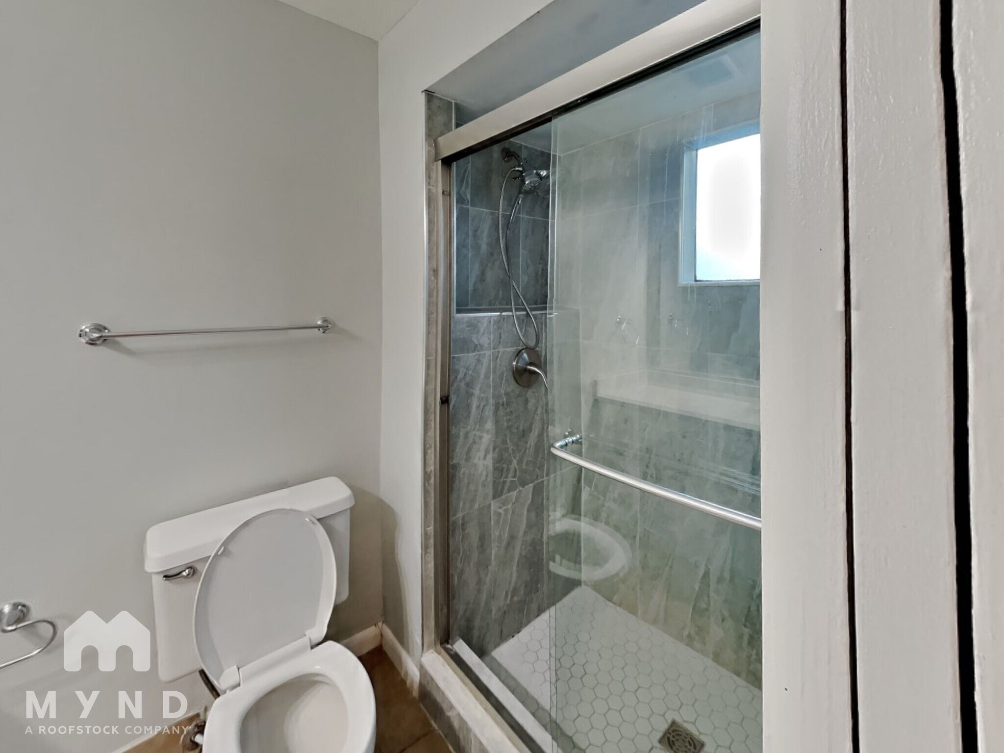 Building Photo - 1060 Huntington Ct