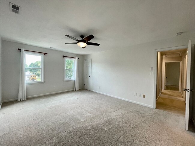Building Photo - Available NOW! A 4-6 Bedroom Home! Attache...