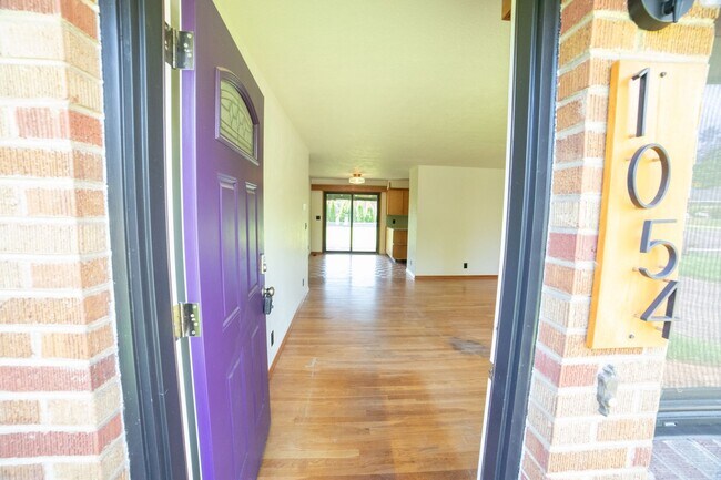 Building Photo - Large One Level Oregon City Home