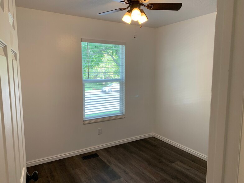Building Photo - 804 E 1050 S