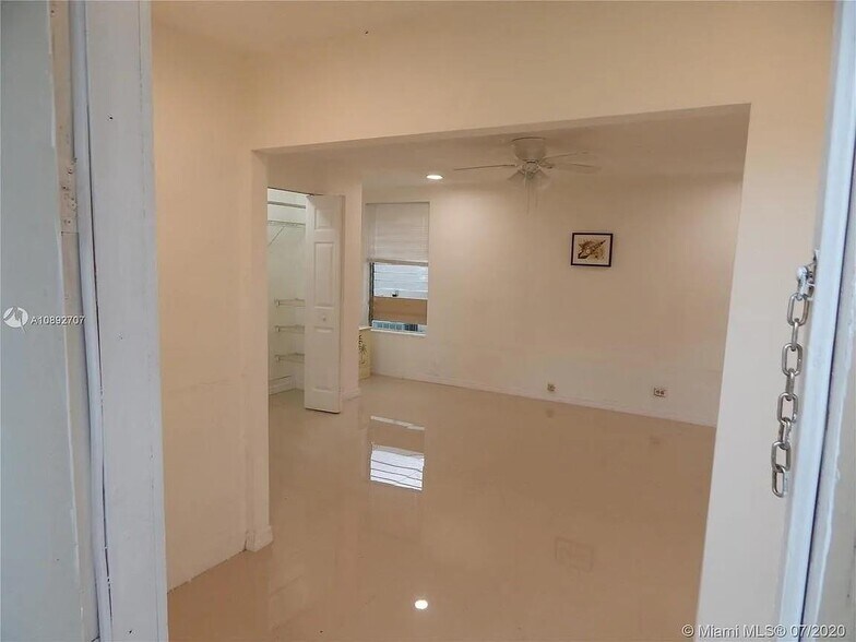 Building Photo - 1111 N 25th Ave