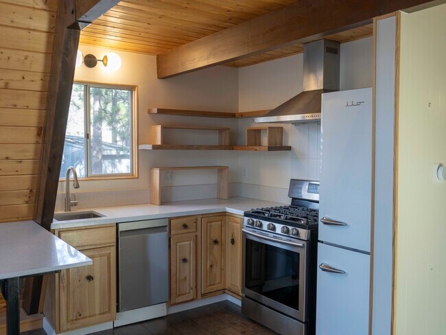 Building Photo - 32355 Nordic Dr