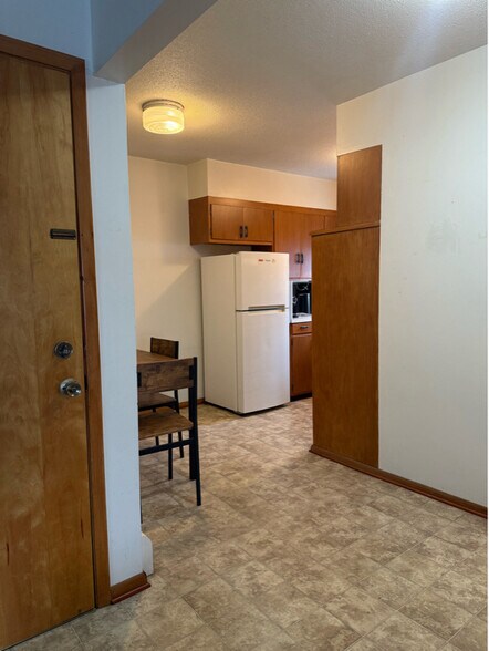 Building Photo - 7 11th Ave NW