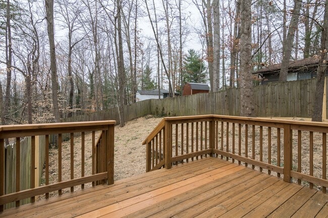 Building Photo - Central AVL - Beautiful 3/2 Cape Cod