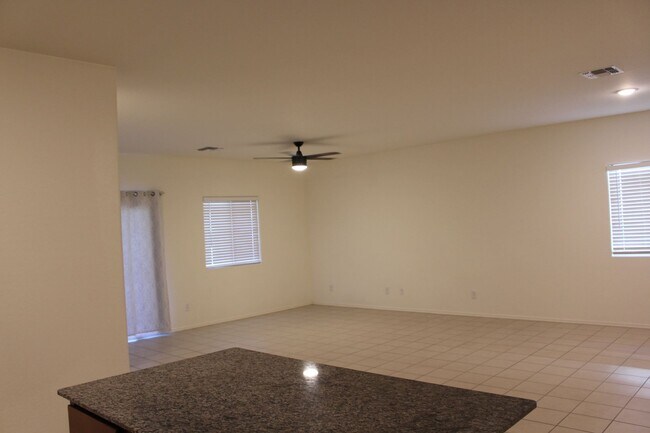 Building Photo - 250 W Kona Dr