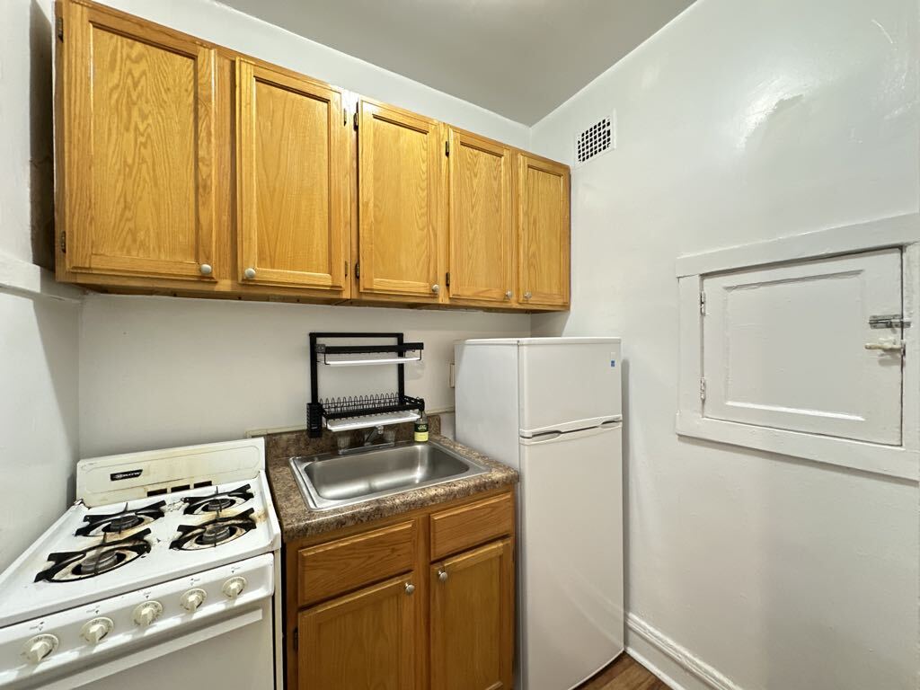 Building Photo - 2536 N Sawyer Ave