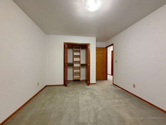 Building Photo - 4036 Campton Rd