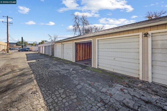 Building Photo - 2756 Argyll Ave