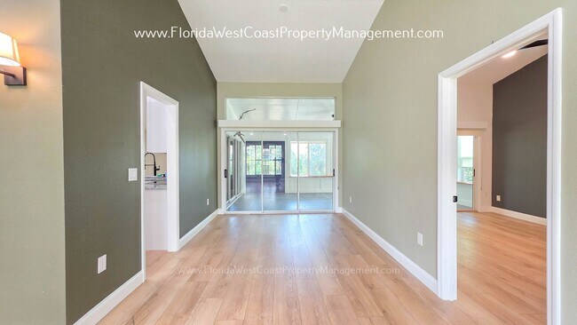 Building Photo - IMPRESSIVE 3 BEDROOM/2 BATH SARASOTA HOME! SUPER LOCATION! PET FRIENDLY!