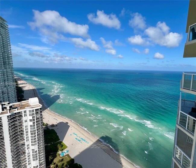 Building Photo - 16699 Collins Ave