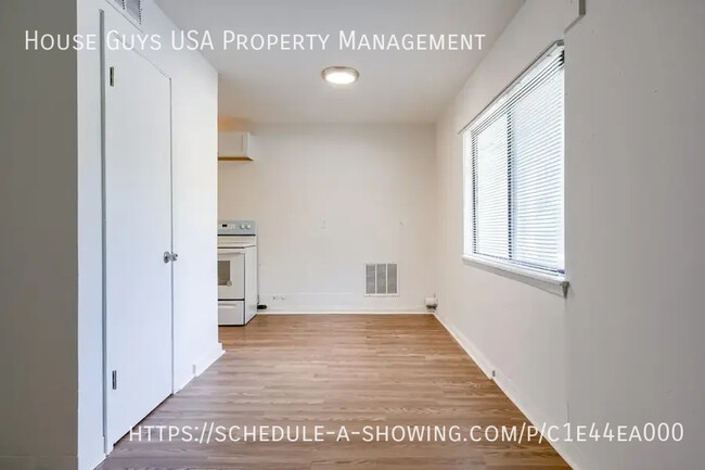 Building Photo - 15216 Bellaire Ave