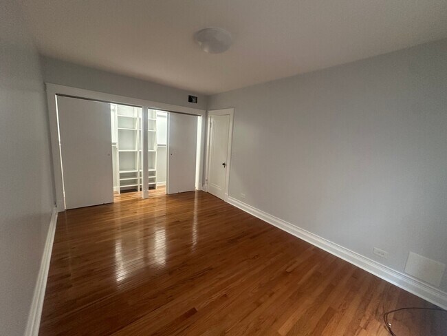 Building Photo - 2310 W Farwell Ave