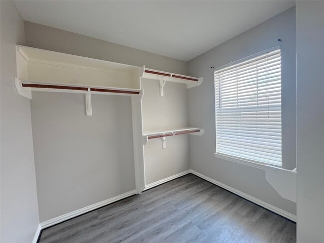 Building Photo - 12424 Sunlit Wood Way