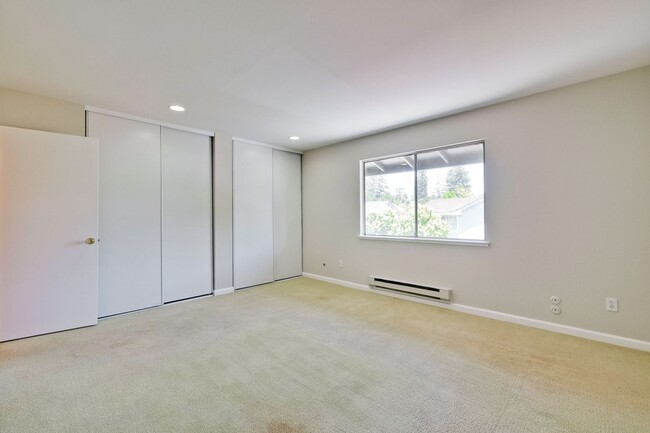 Building Photo - Very Spacious 2BR 2BA Condo in the Heart o...